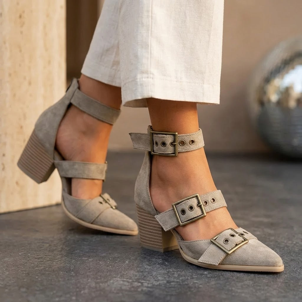 Vivienne | Scarpe in camoscio con tre fibbie