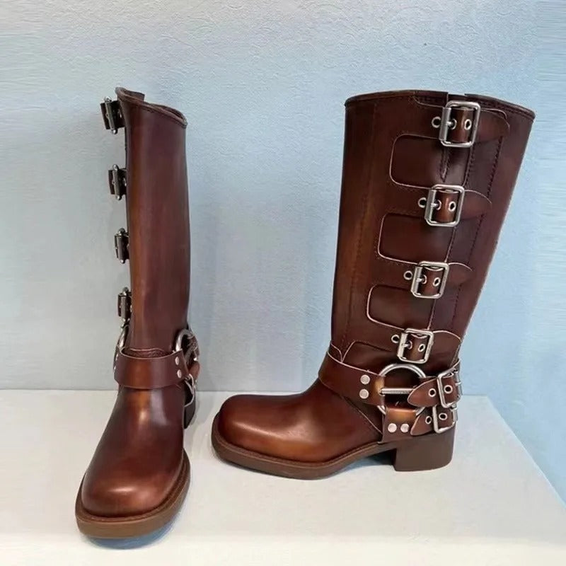 Dakota: Botas de inspiración motera con actitud audaz