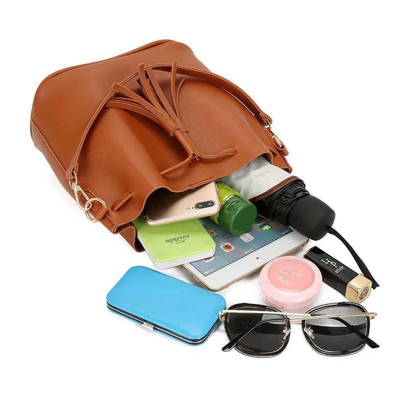 Brenda | Borsa a sacca con coulisse e nappe