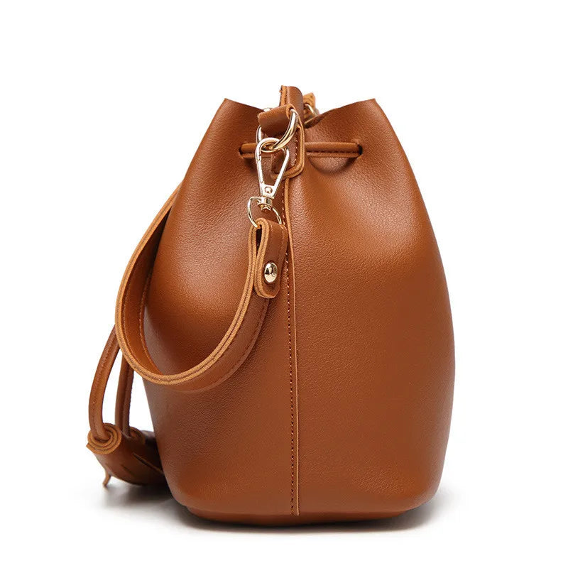 Brenda | Borsa a sacca con coulisse e nappe