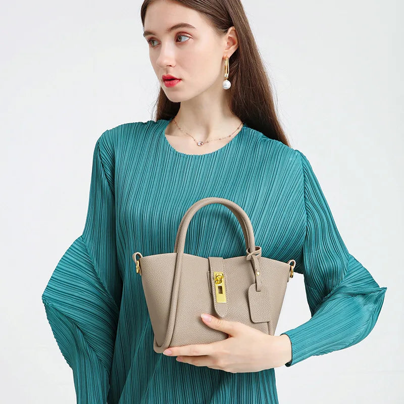 Alina | Borsa a mano in pelle con chiusura girevole