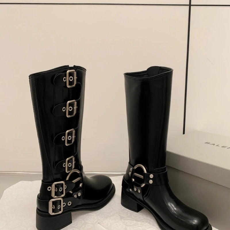 Dakota: Botas de inspiración motera con actitud audaz