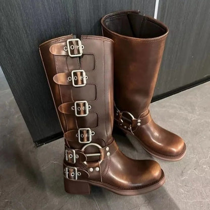 Dakota: Botas de inspiración motera con actitud audaz