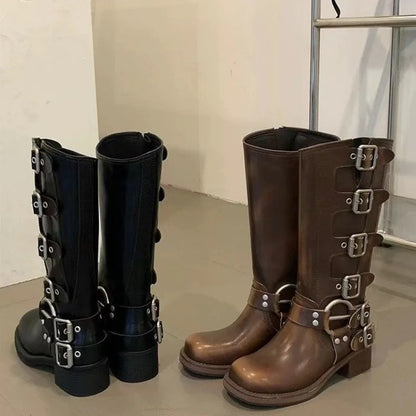 Dakota: Botas de inspiración motera con actitud audaz